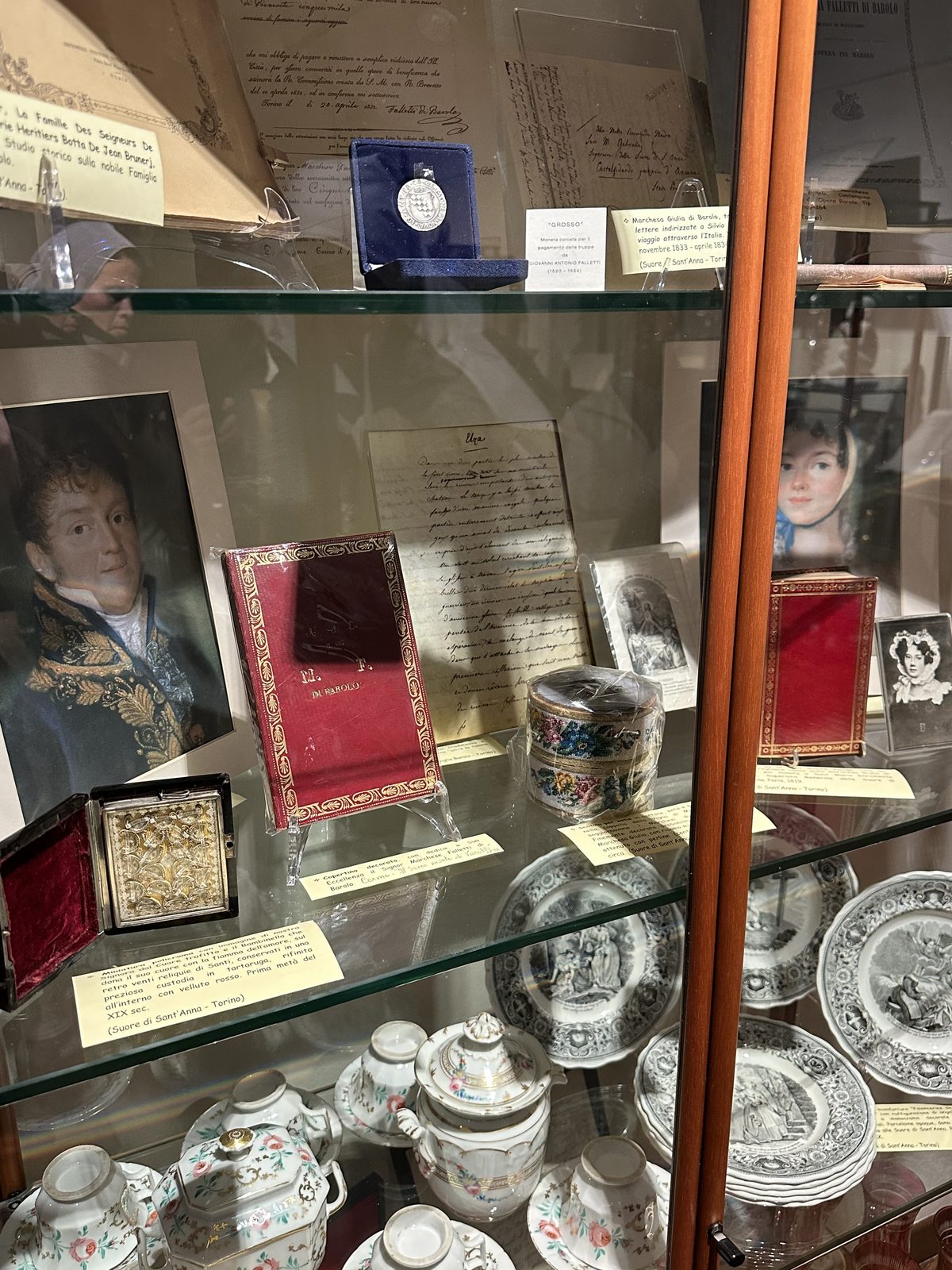 Documentos e objetos históricos ligados aos Barolo