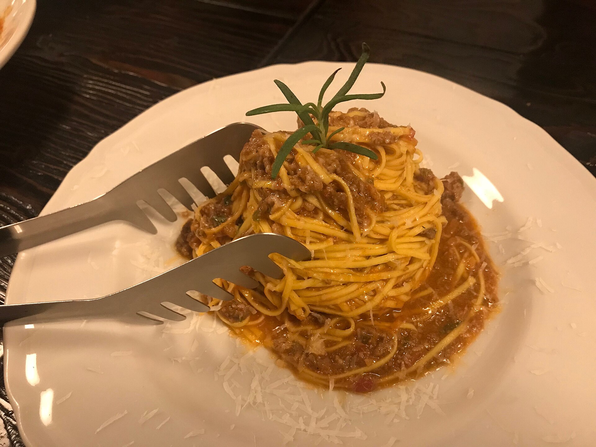 Prato de tajarin com molho de carne