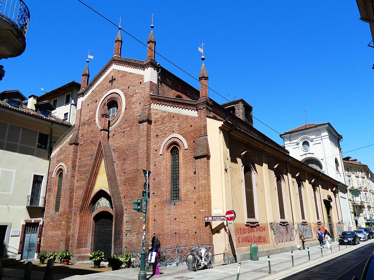 Fachada medieval da Chiesa di San Domenico em Turim