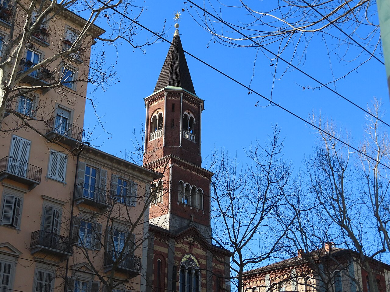 Fachada da Chiesa di San Giovanni Evangelista em San Salvario, Turim