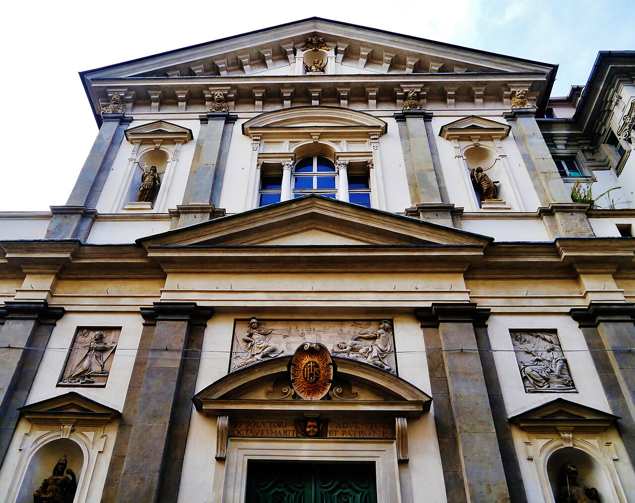 Fachada da Chiesa dei Santi Martiri na Via Garibaldi em Turim