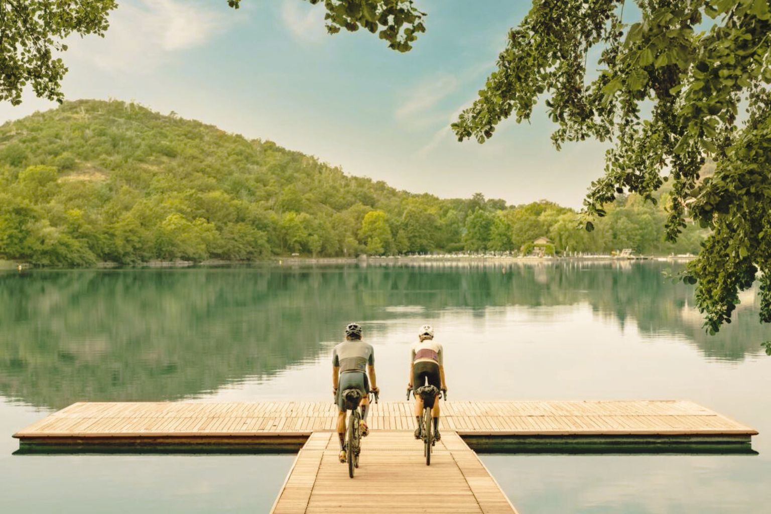 Lago e natureza na região de Ivrea, perto da La Bessolina