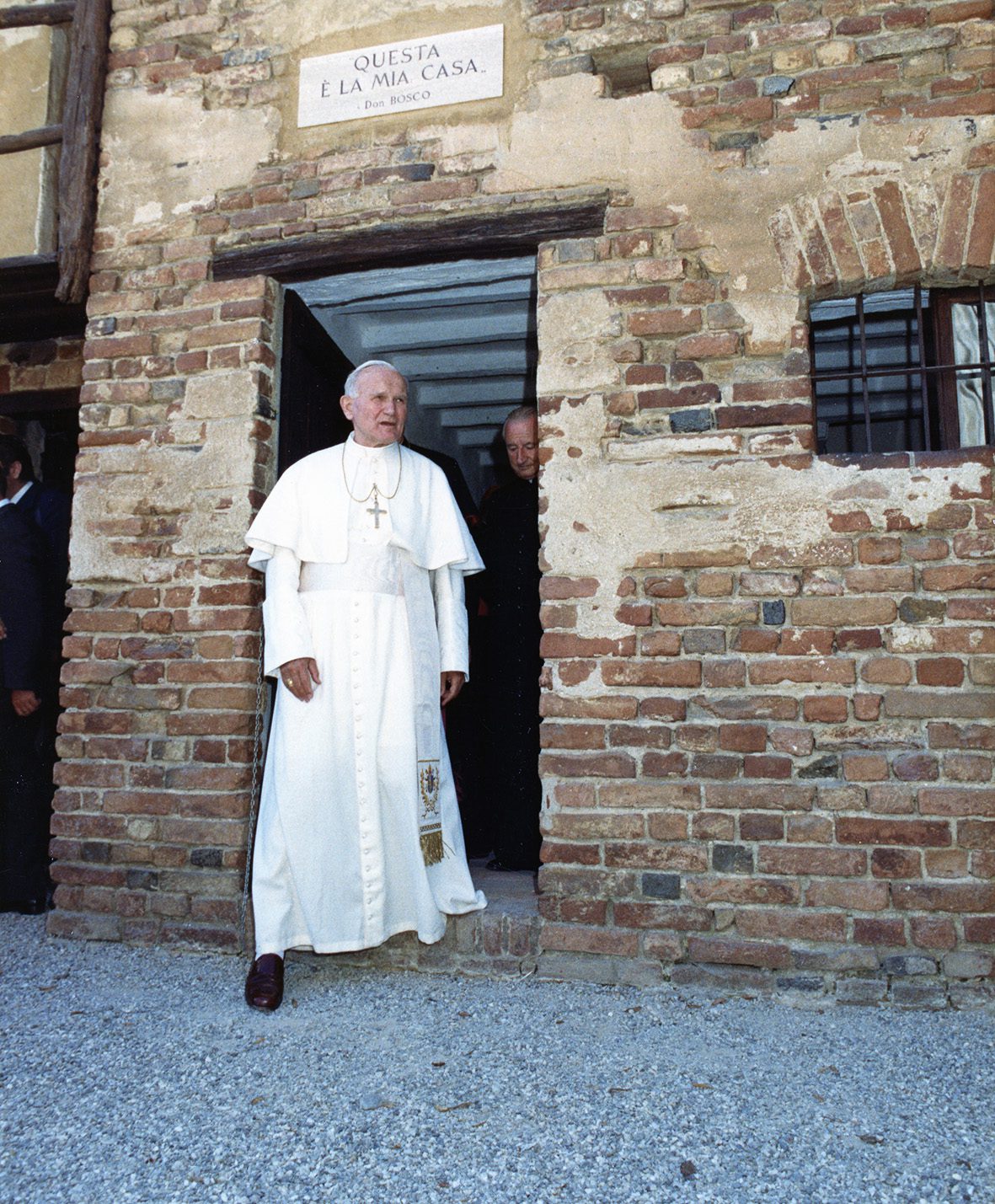 João Paulo II à porta da Casetta de Dom Bosco durante a visita de 1988