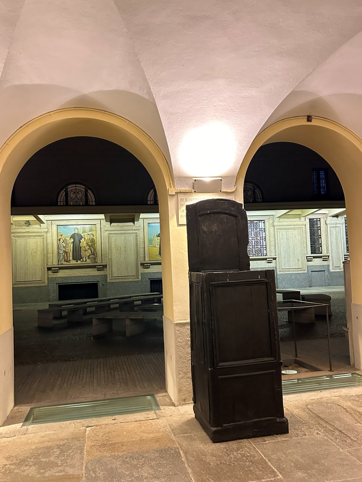 Ambiente histórico no Museu Casa Dom Bosco