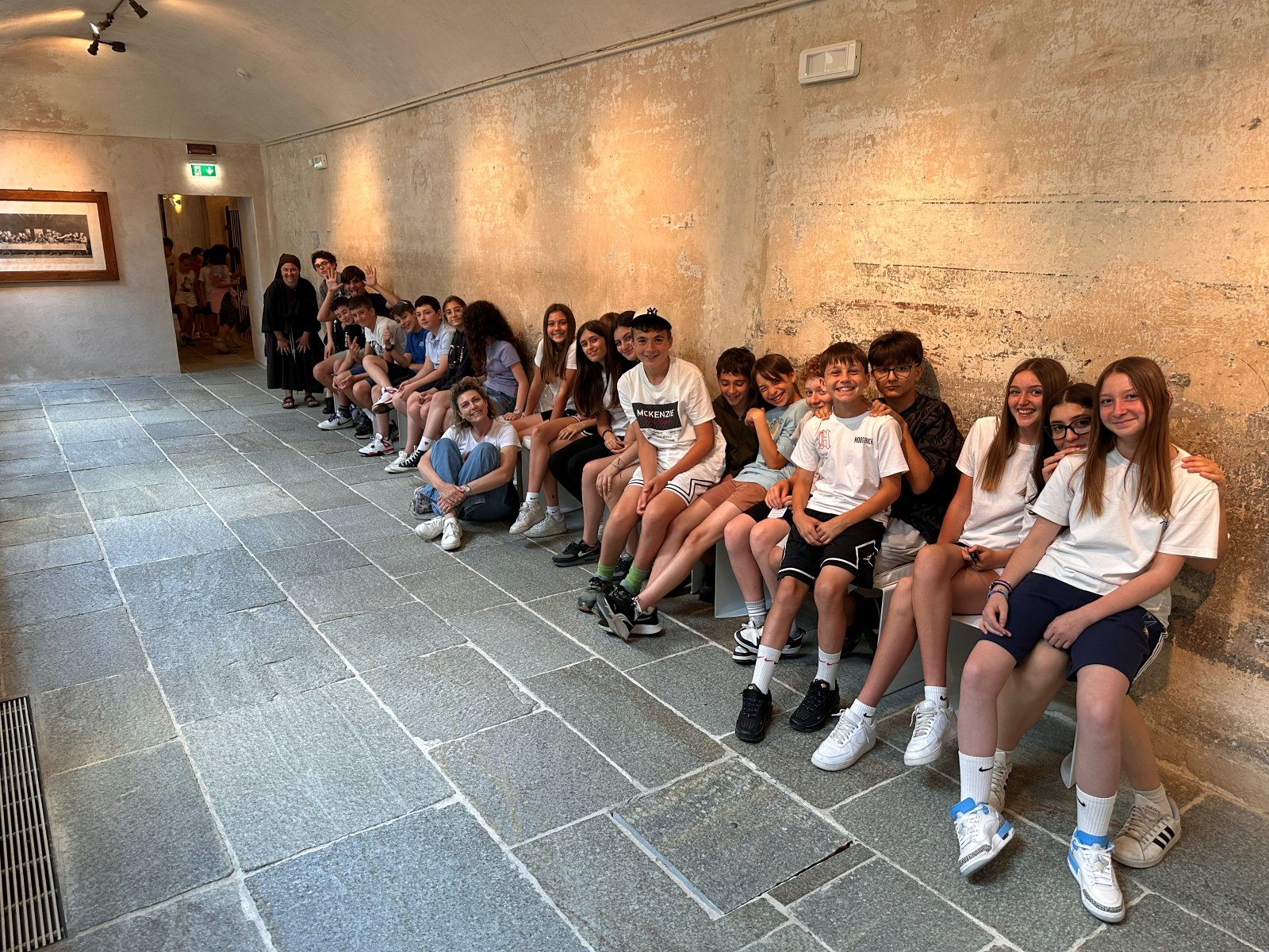 Grupo de jovens em visita ao Museu Casa Dom Bosco