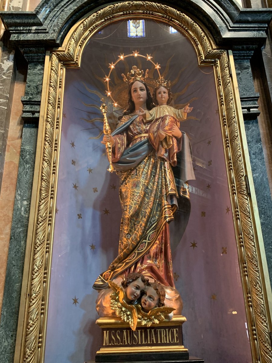 Imagem de Maria Auxiliadora na Basílica de Valdocco em Turim