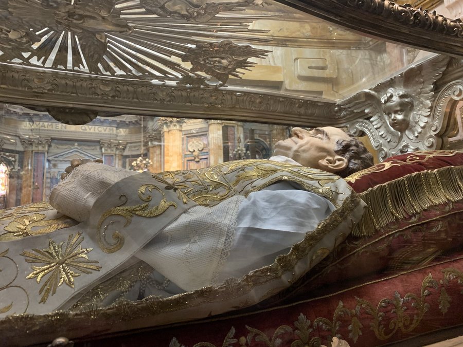 Urna de Dom Bosco na Basílica de Maria Auxiliadora em Valdocco